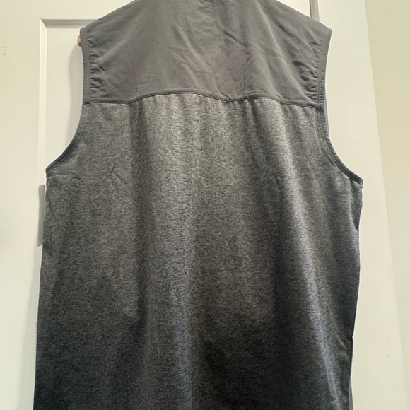 Vuori Men's Charcoal Gray Sunday Element Vest - Picture 5 of 9
